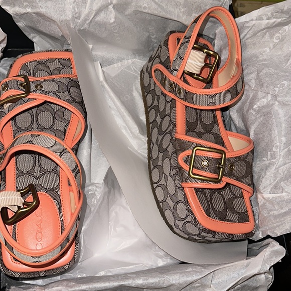 COACH - Picture 8 of 9